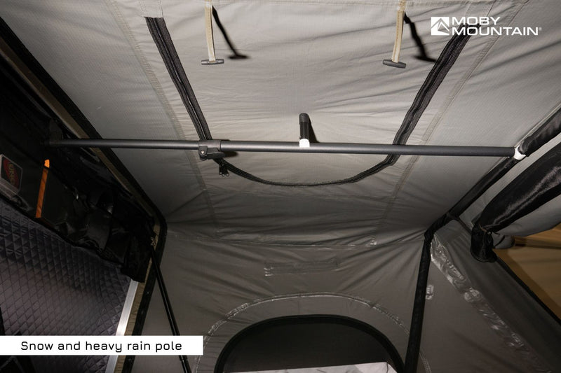 Laden Sie das Bild in Galerie -Viewer, Moby Mountain Dachzelt Innenansicht