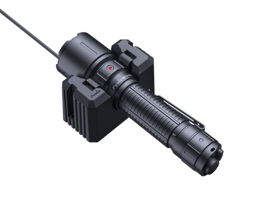 Fenix WF26R High-Performance Taschenlampe mit Ladehalterung, 3000 Lumen