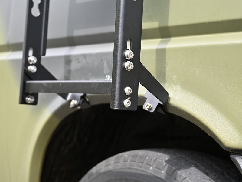 Laden Sie das Bild in Galerie -Viewer, Rolling Space VW T4 Seitenleiter | SpaceClimb

