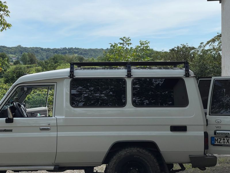 Laden Sie das Bild in Galerie -Viewer, Rolling Space Dachträgersystem Toyota HZJ78 GRJ78 | SpaceRack
