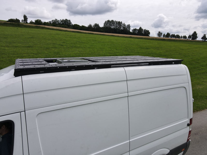 Laden Sie das Bild in Galerie -Viewer, Rolling Space Dachträgersystem Mercedes Sprinter / VW Crafter L2 | SpaceRack
