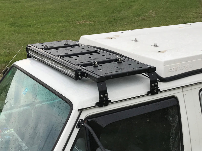 Laden Sie das Bild in Galerie -Viewer, Rolling Space VW T3 Dachträger vor Aufstelldach | SpaceRack modular
