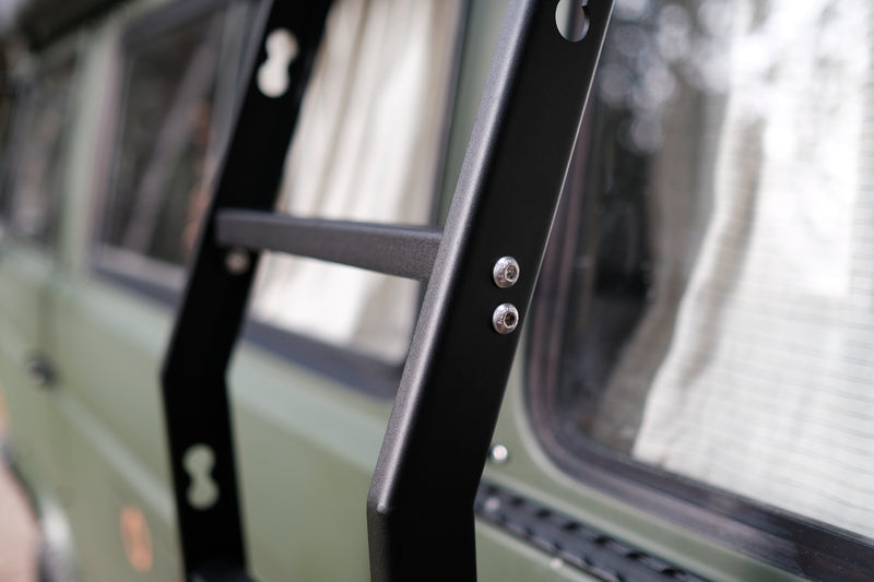 Laden Sie das Bild in Galerie -Viewer, Rolling Space VW T3 Seitenleiter | SpaceClimb
