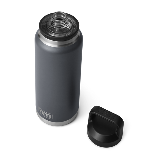 YETI Rambler 36 oz Bottle Chug Cap Charcoal seitlich mit Deckel